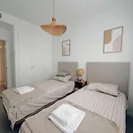 Elegant With Pool And Parking By Bebalmy Estepona